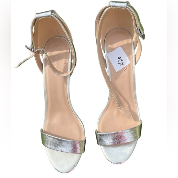 Grey sandals with a 2.5 inch heel. Size 9 UK - Picture 2 of 4